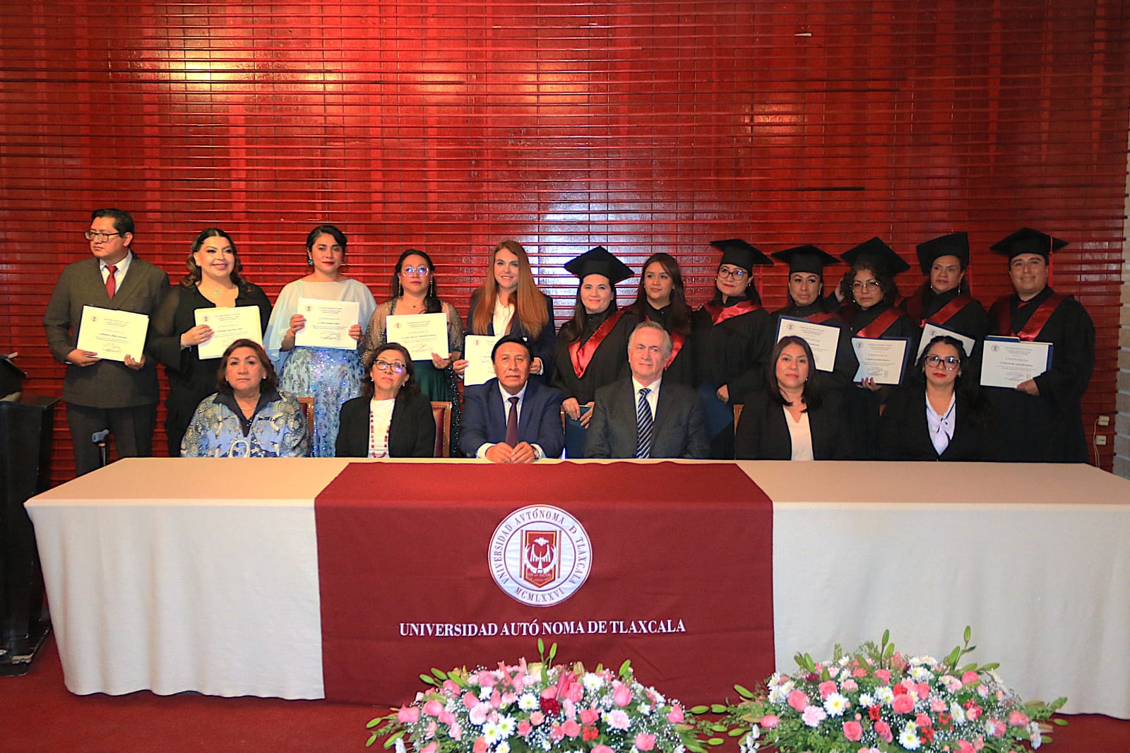 Gradúa la UATx a nuevos especialistas en salud pública